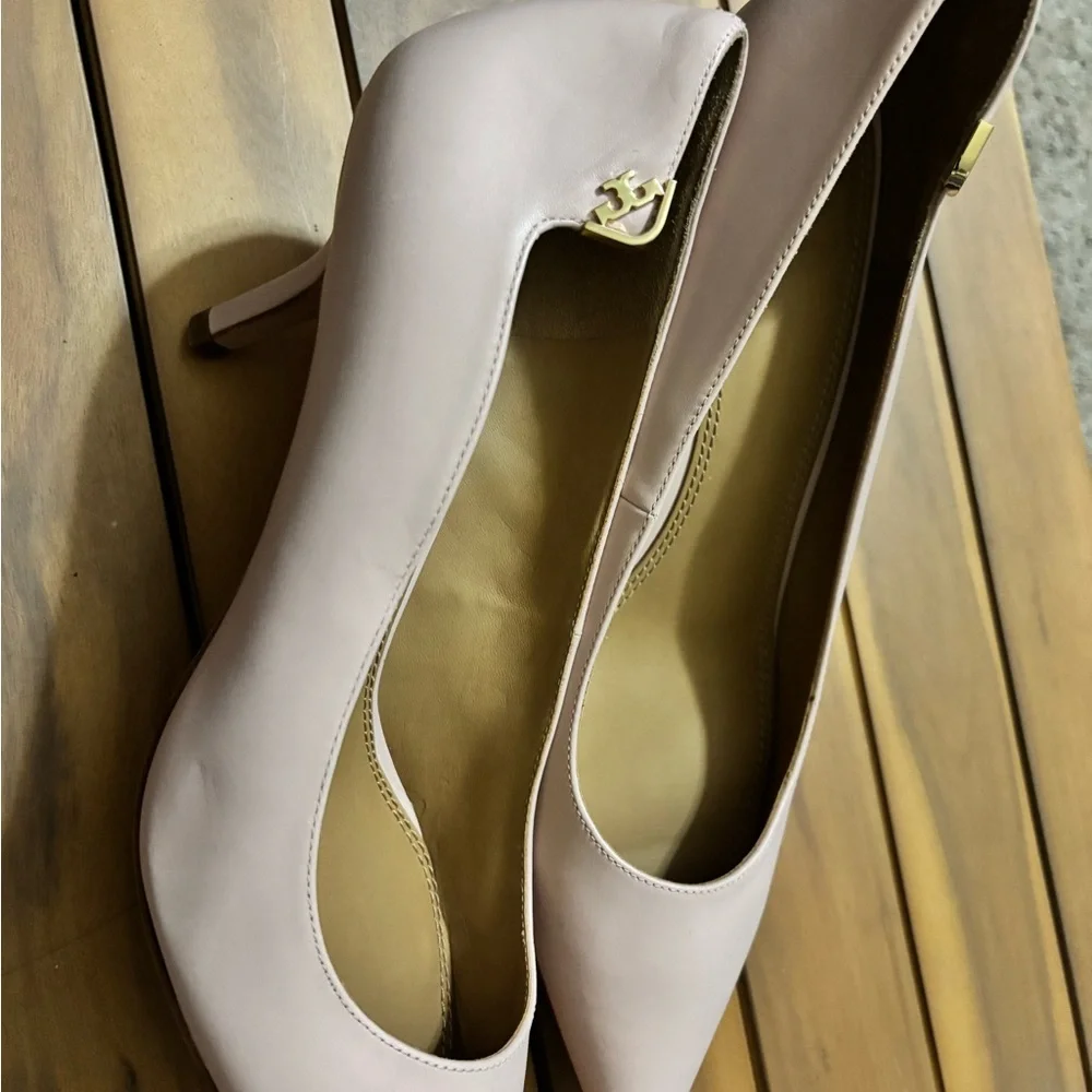 Tory Burch Soft Pink Women's kitten heel pump - Picture 2 of 4